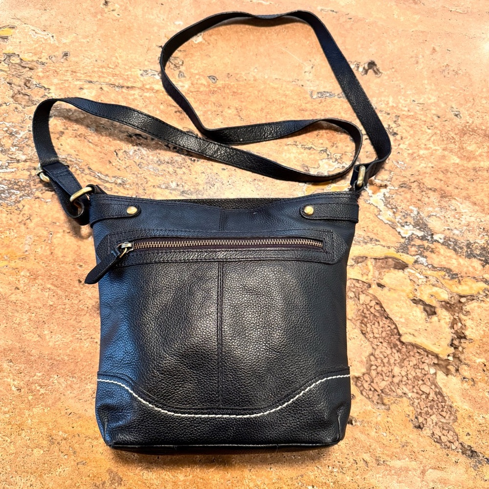 BORN Bucket Crossbody Black Leather Handbag Izabel Zip Closure Womens